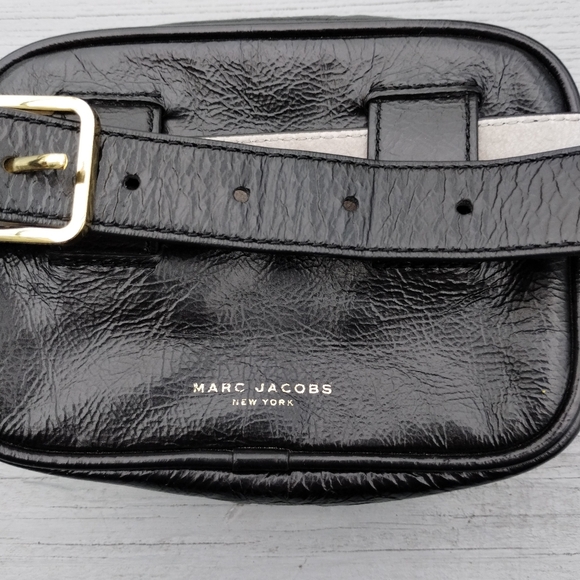 Marc Jacobs Black Leather Belt Bag with Gold Accents - Picture 4 of 11